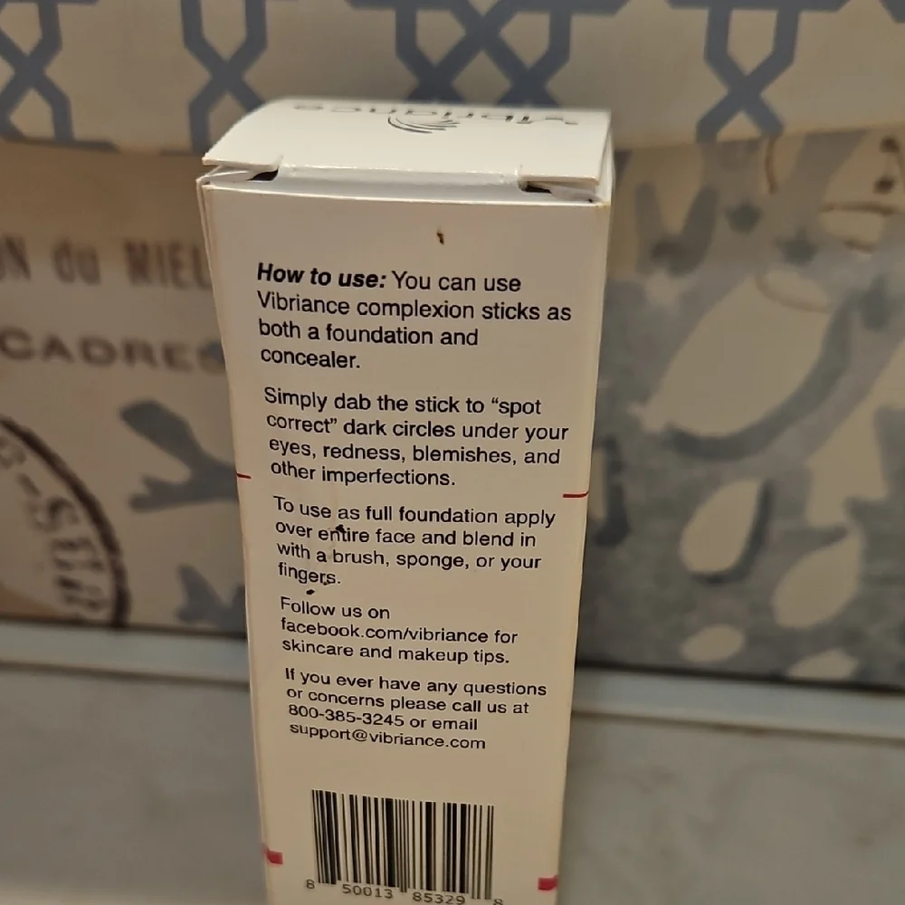 Complexion Stick - Medium - Picture 6 of 7